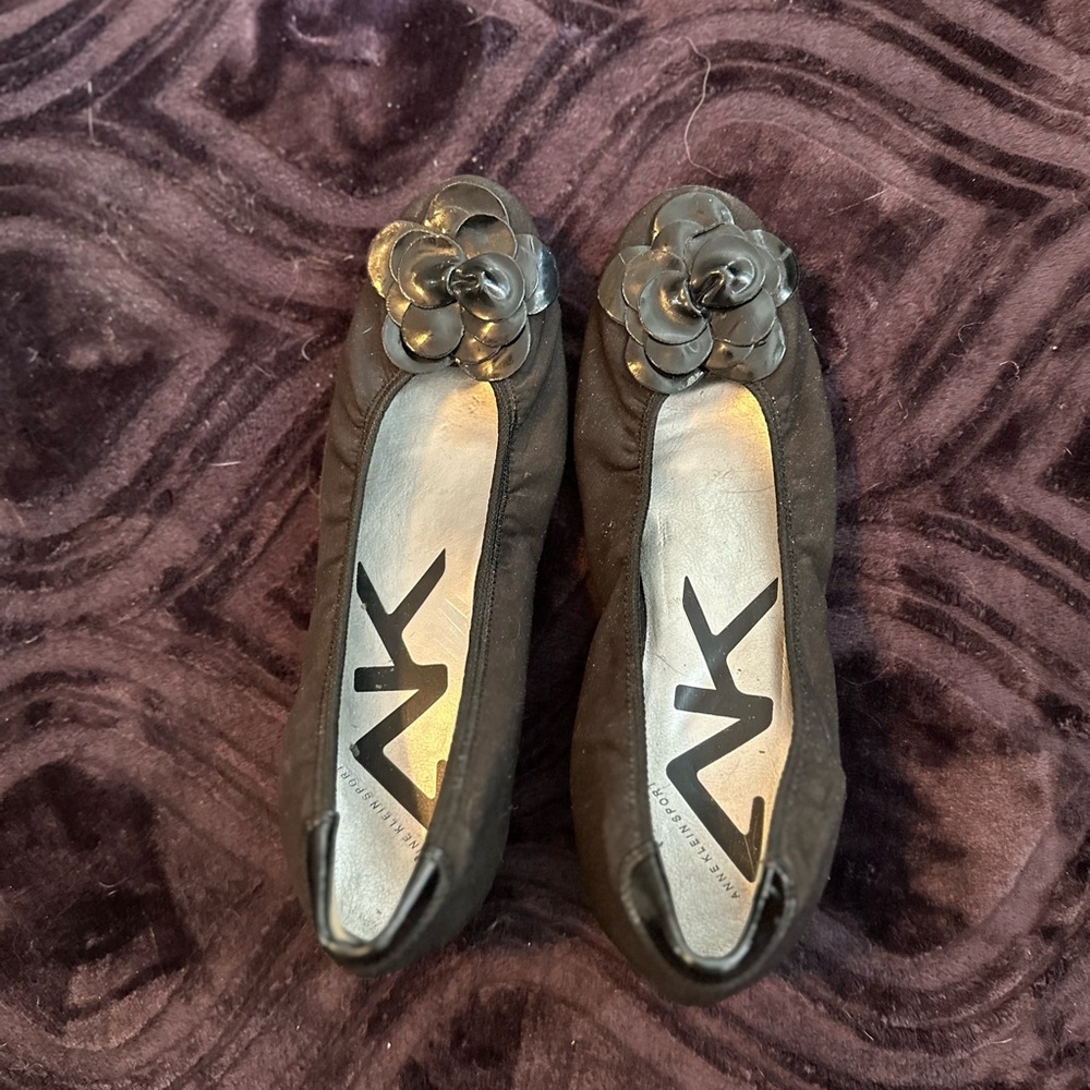 Anne Klein Sport women loafers with flower detail, size 10M